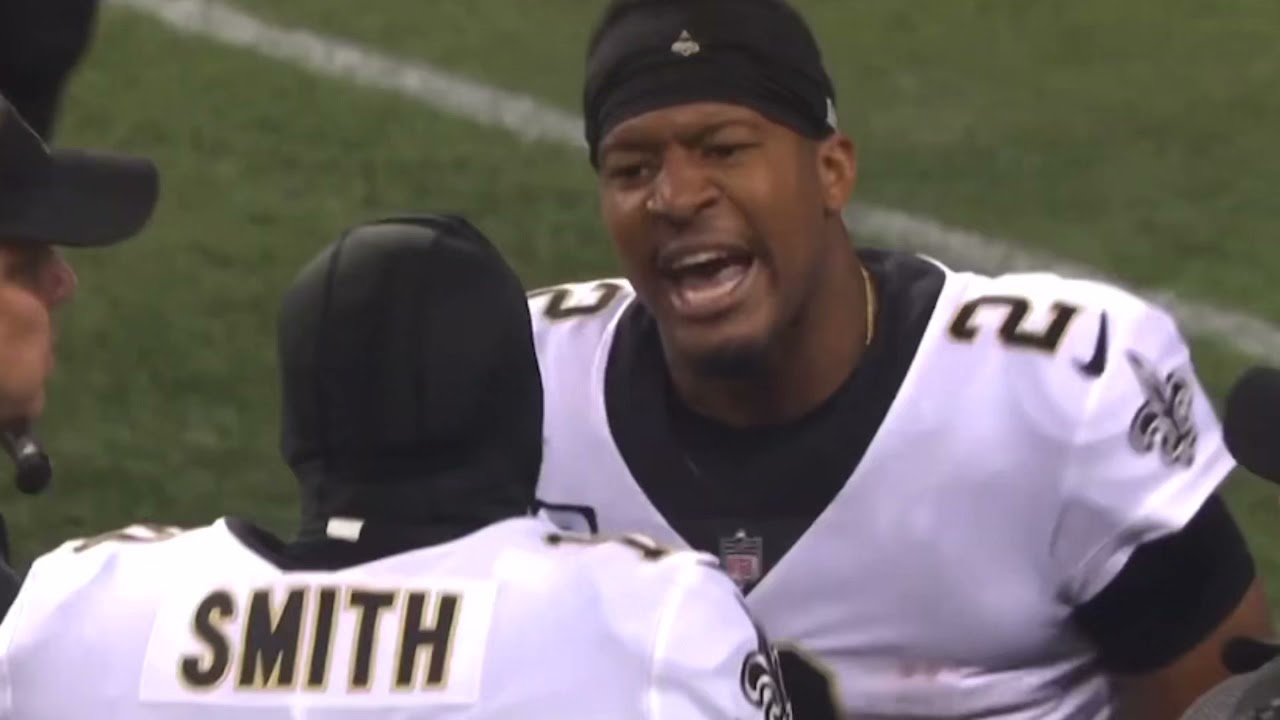 Jamies Winston yelling at his teammate Tre’Quan Smith on the sideline after play 😳