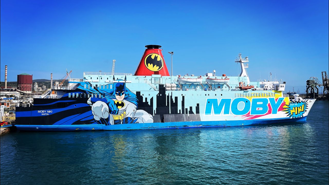 Zomervakantie dag 14: de Batman-boot van Elba - YouTube