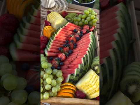 طريقة تقديم سلطة الفواكه للضيوف طريقة تقطيع البطيخ سلطة فواكه فواكه بطيخ بطيخ احمر اناناس عنب
