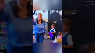 Die Lehrerin Tanzt Auf Tiktok Und Ignoriert Ihre Schüler, Aber...
