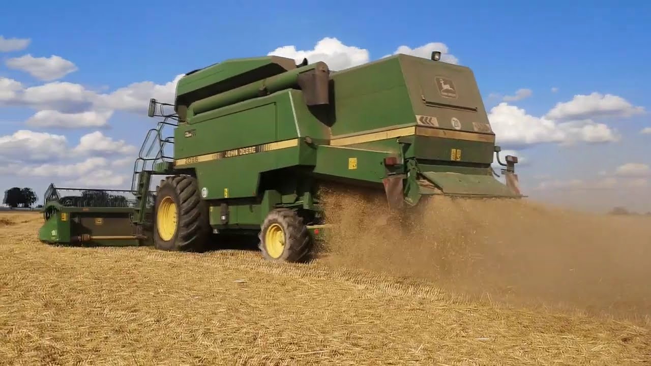 ŻNIWA 2020! Kosimy wyległą pszenice. Podbieracze zbiorą wszystko! John Deere 2066 + New Holland T6