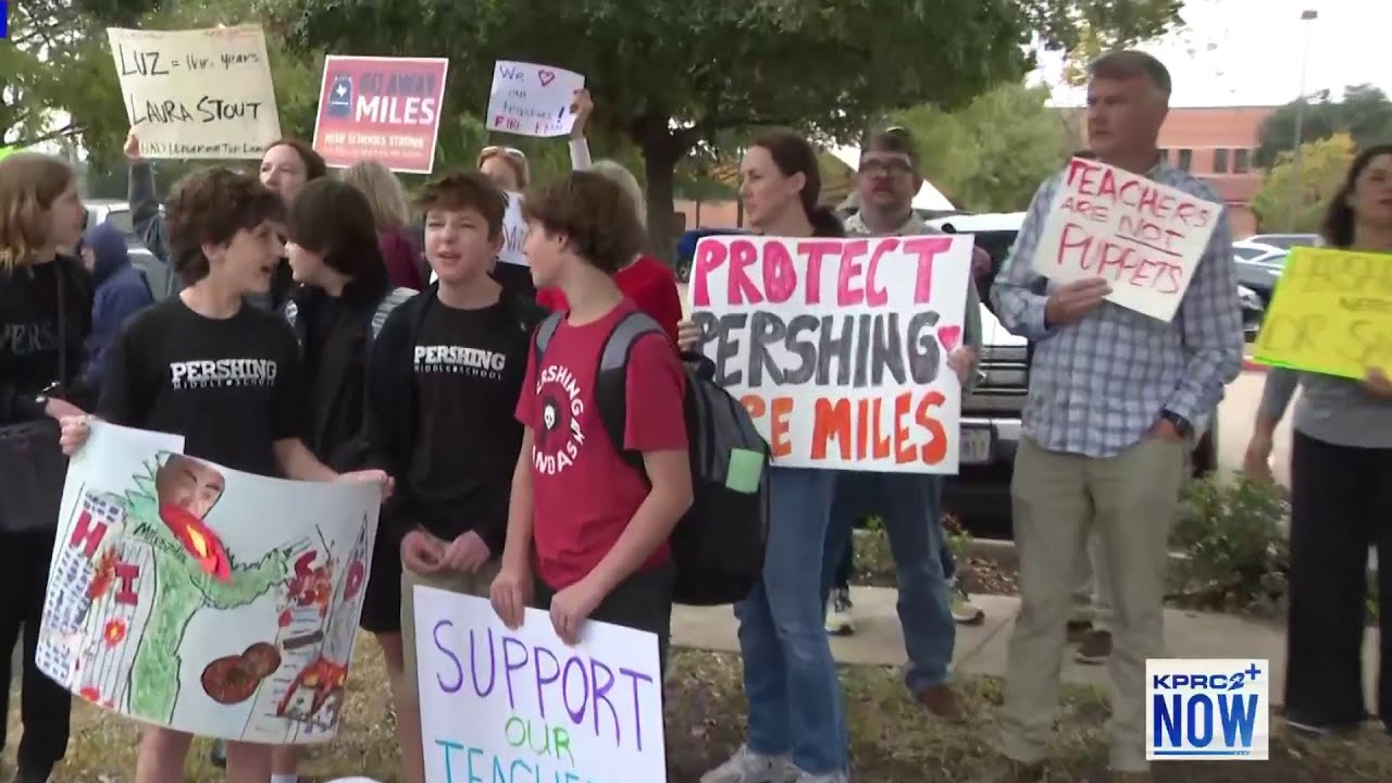 Pershing Middle School parents, students gather to protest Houston ISD leadership changes