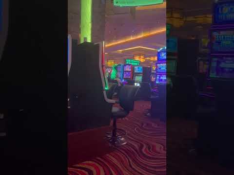 Caesars Palace is huge! #ceaserspalace #vegas #casino