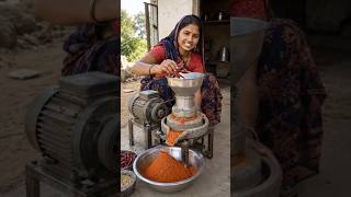 “गांव की महिला का कमाल 😱 देसी मसाला पीसने की मशीन बनाई | मोटर और पत्थर से बना जबरदस्त जुगाड़ #shorts