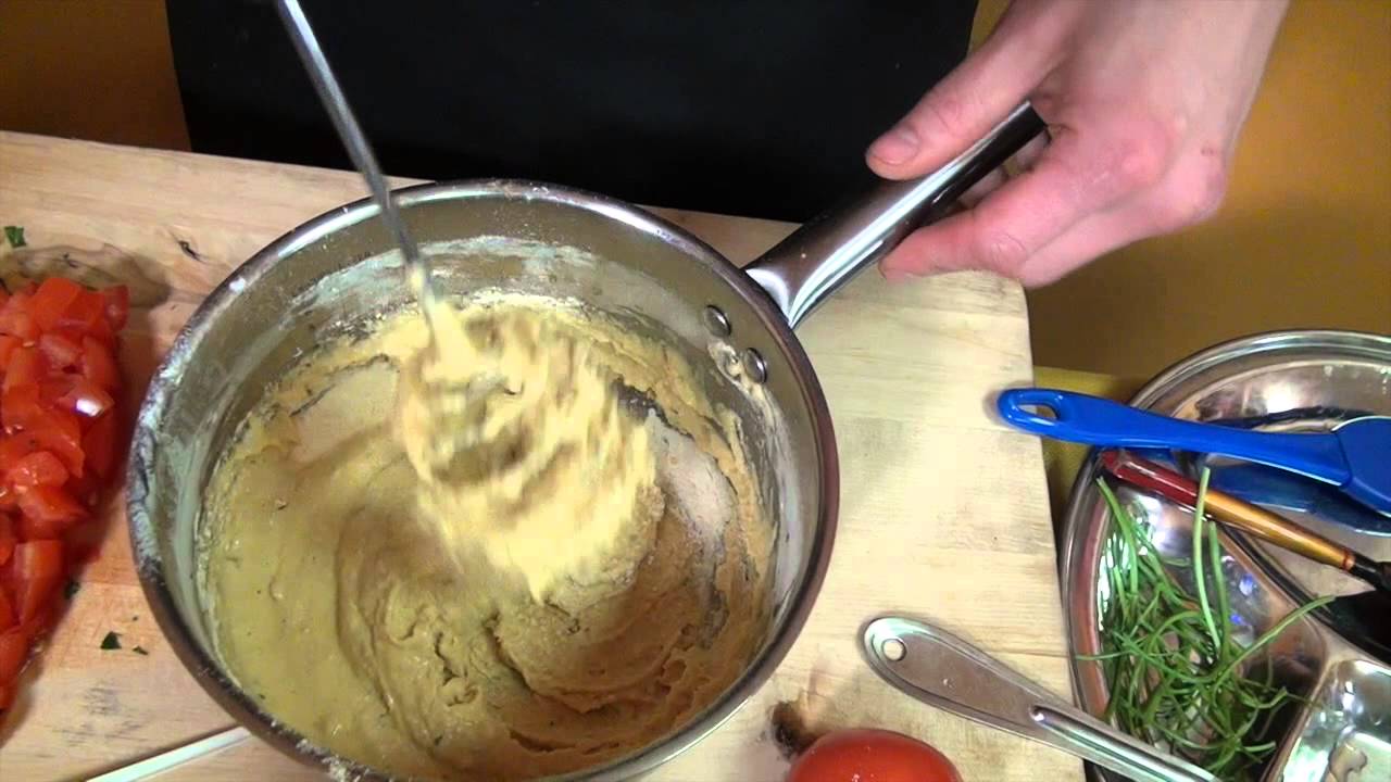 Индийские оладьи «Пудла» готовит шеф-повар вегетарианского кафе ...