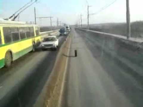 Tire rolls a mile on a highway / Колесо едит само по дороге