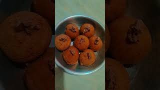 enjoying mini cakes
