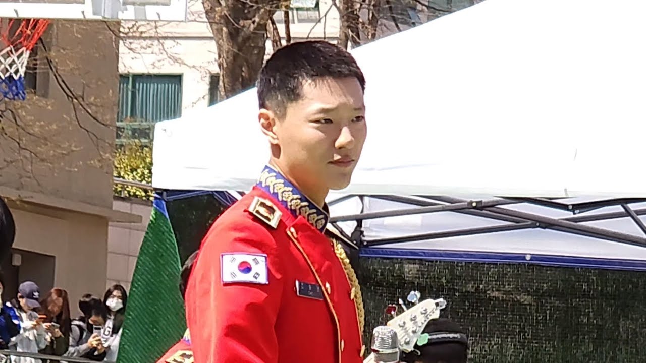 [4K] 240401 육군사관학교 군악대 세종대학교 버스킹 좋지 아니한가 woodz focus famcam 우즈 일병 조승연 직캠