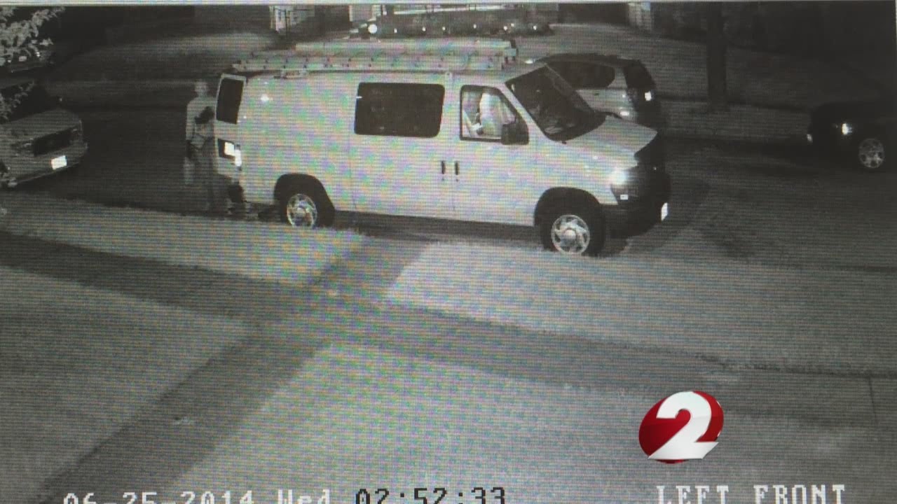 Car break-in suspects caught on camera - YouTube