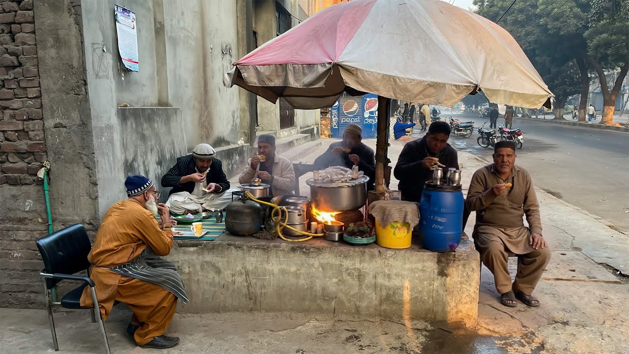 LEGENDARY OLD MAN’S STREET FOOD BREAKFAST! CHANAY, PAYE, CHICKEN & SABZI – AUTHENTIC DESI MORNING