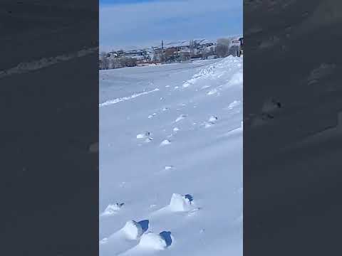 yolda mahsur kalan öğretmenlerin imdadına dozer yetişti