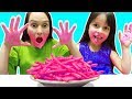 24 HORAS comiendo ROSA | Juega con Adri