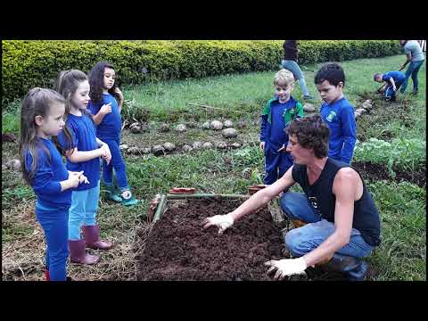 Vídeo: Escolha e coma hortas para crianças - como criar uma horta infantil