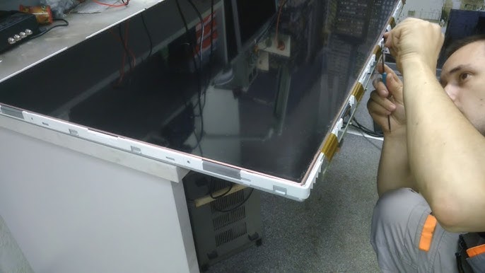 Как снять основание с телевизора Toshiba?