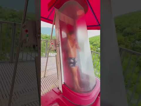 Video: Cómo divertirse en un parque acuático (con imágenes)