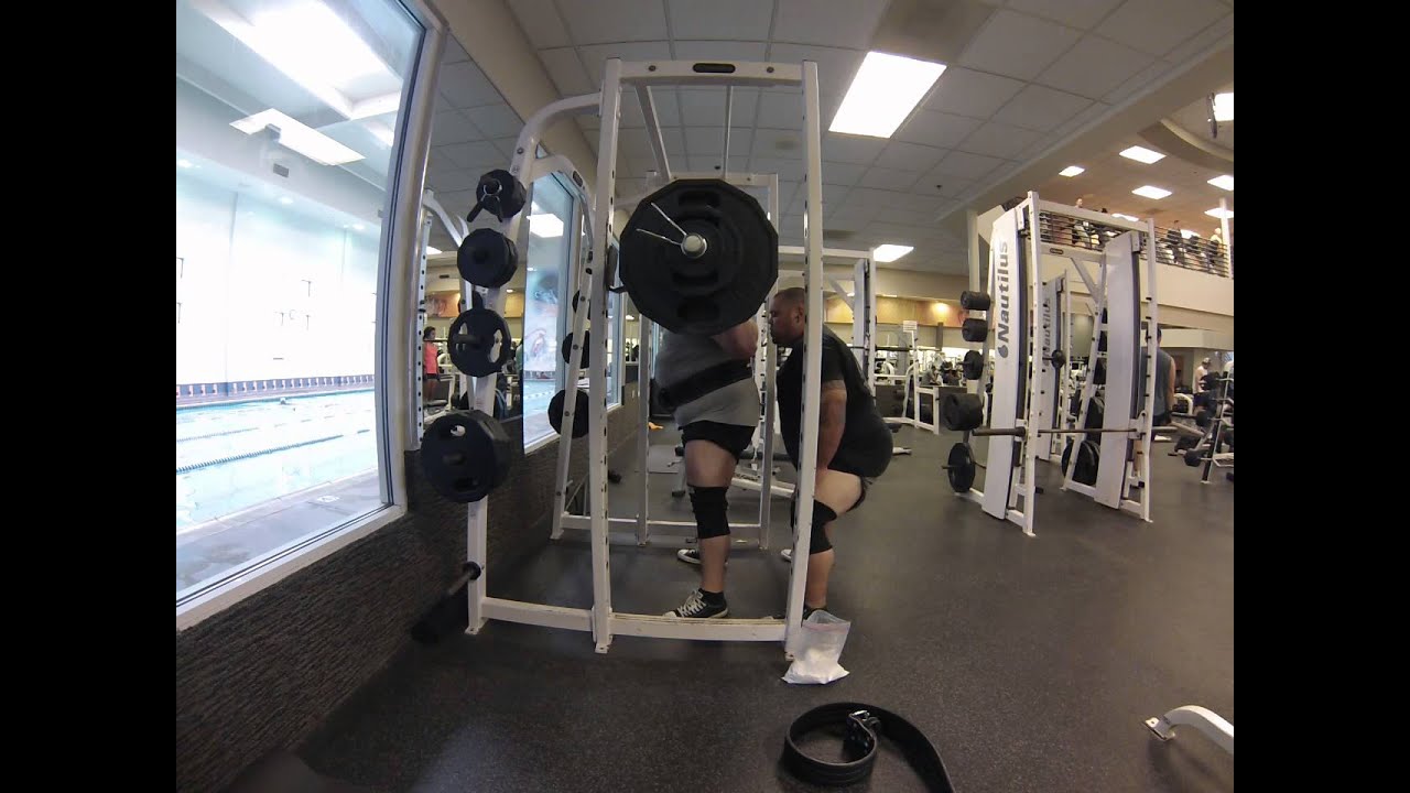 Shorts blow out 630lb squat - YouTube