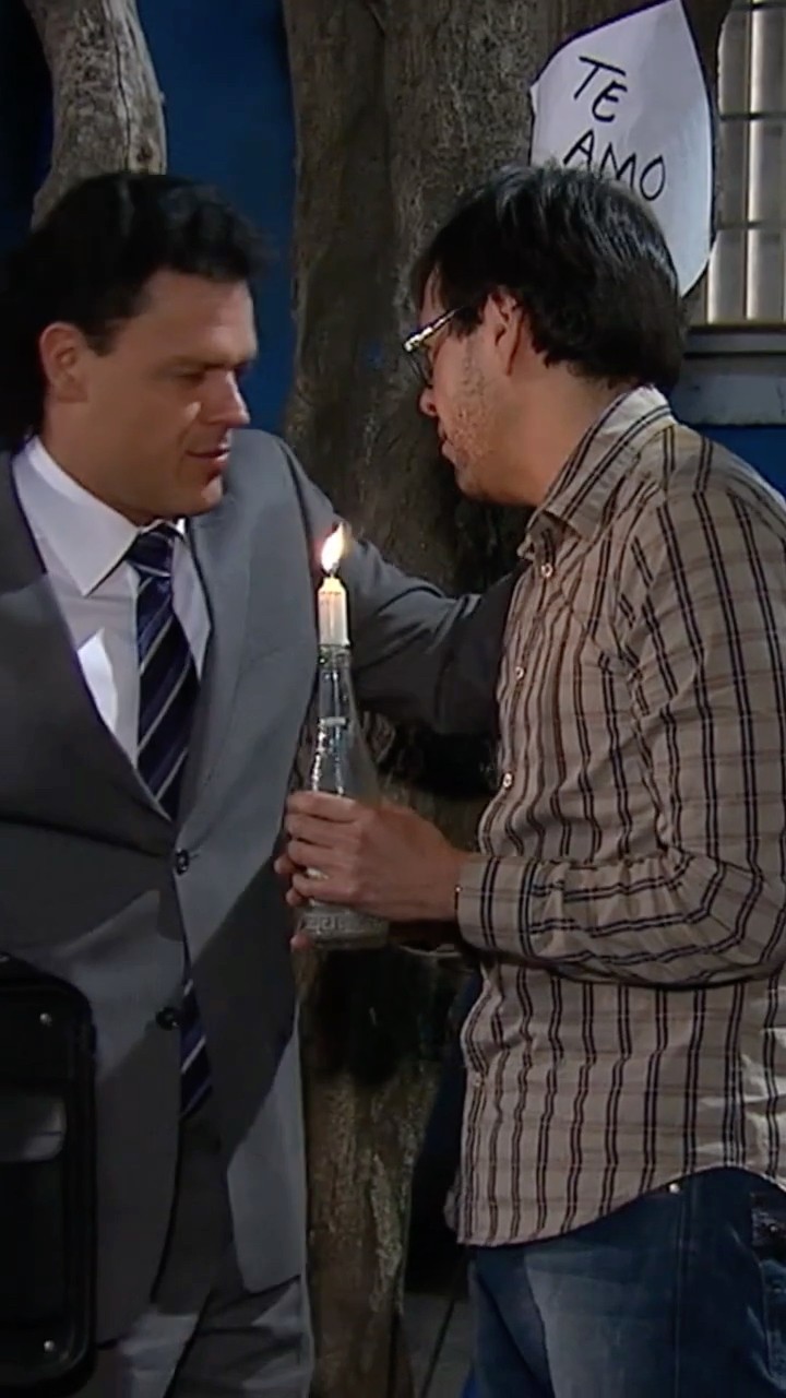 Te daría un beso pero hueles a LEÓN ?? #HastaQueElDineroNosSepare  #shorts #tln