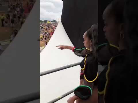 IZA sendo Aclamada