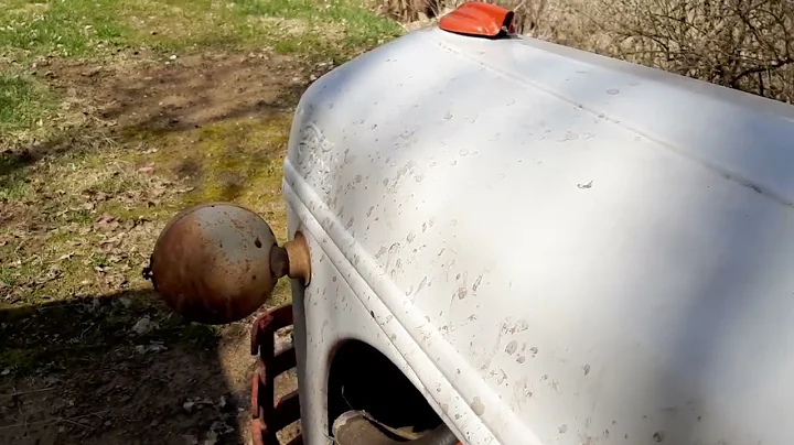 1948 Ford 8N cold start.