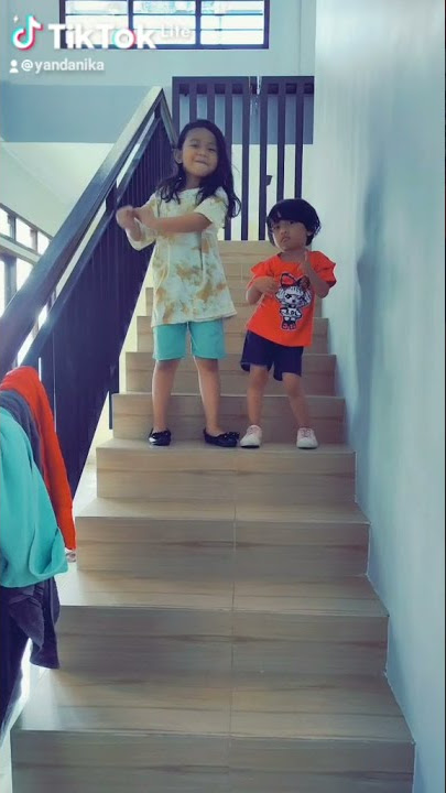 Duo bucil (budak kecil) joget tiktok
