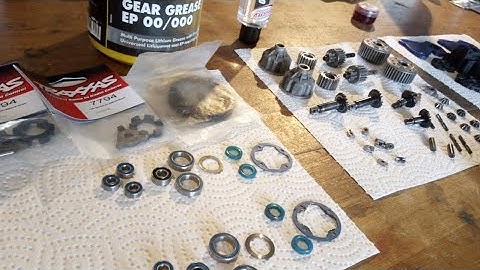 How to maintain, clean and rebuild the E-revo 2.0 gearbox and center differential