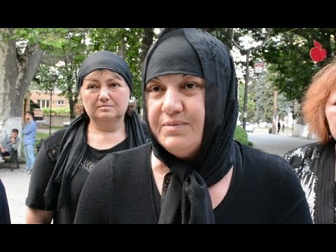 აქციას გორში შვილმკვდარი მშობლები, პედაგოგები და მსახიობები შეუერთდნენ