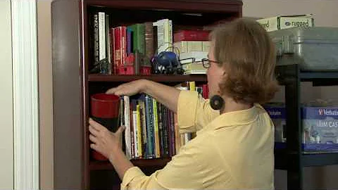 Home Organizing Tips : How to Organize Your Booksh...