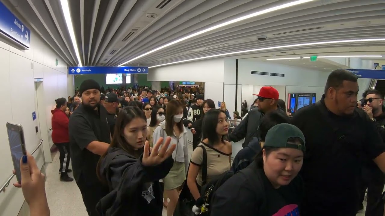 (4K) 230608 TWICE ARRIVAL AT LAX LOS ANGELES
