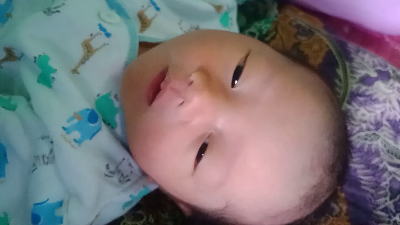 Bayi baru bangun tidur - YouTube