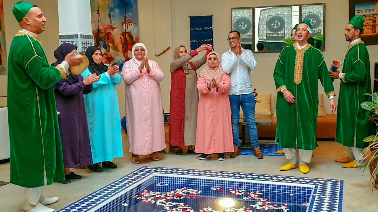 شوفو كيفاش تم استقبال لالة حادة و رباعتها بمدينة مراكش