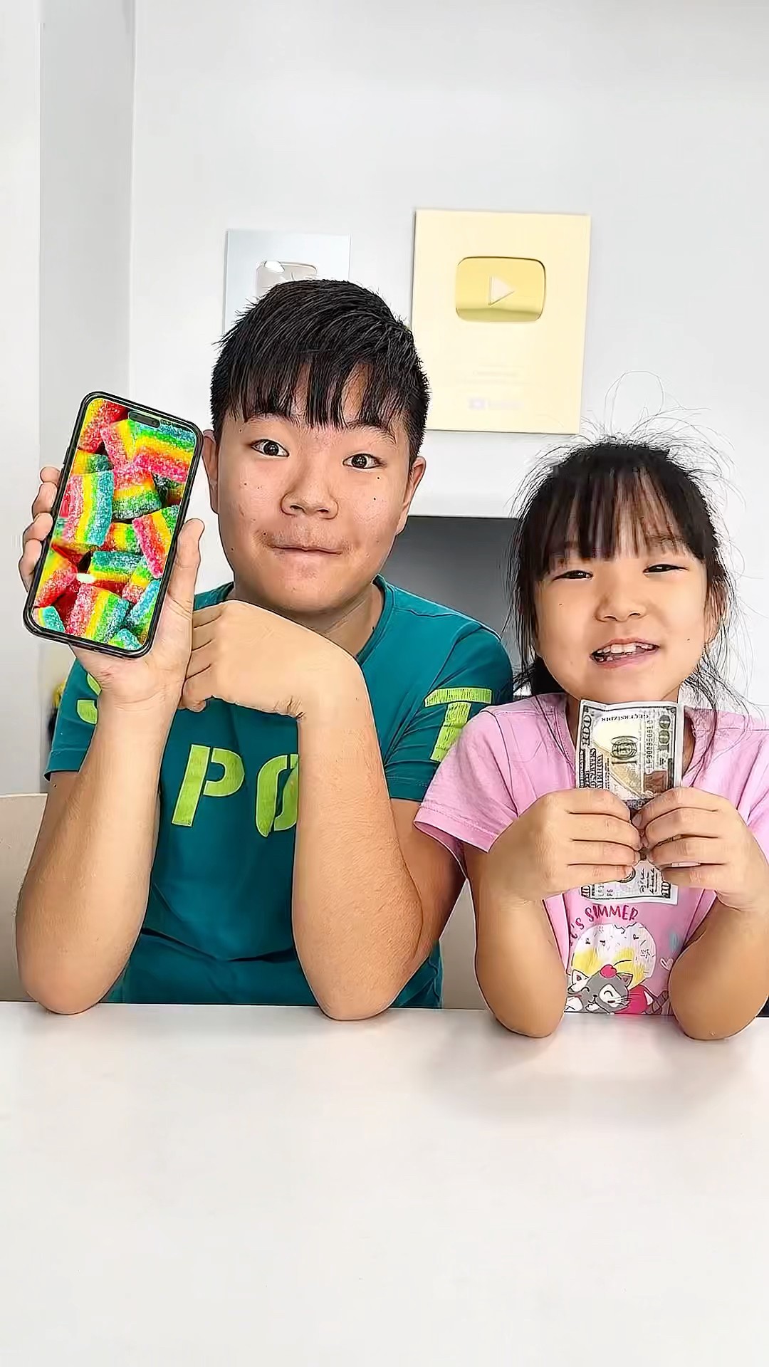 A device in which sweets appear ?? LeoNata family #shorts