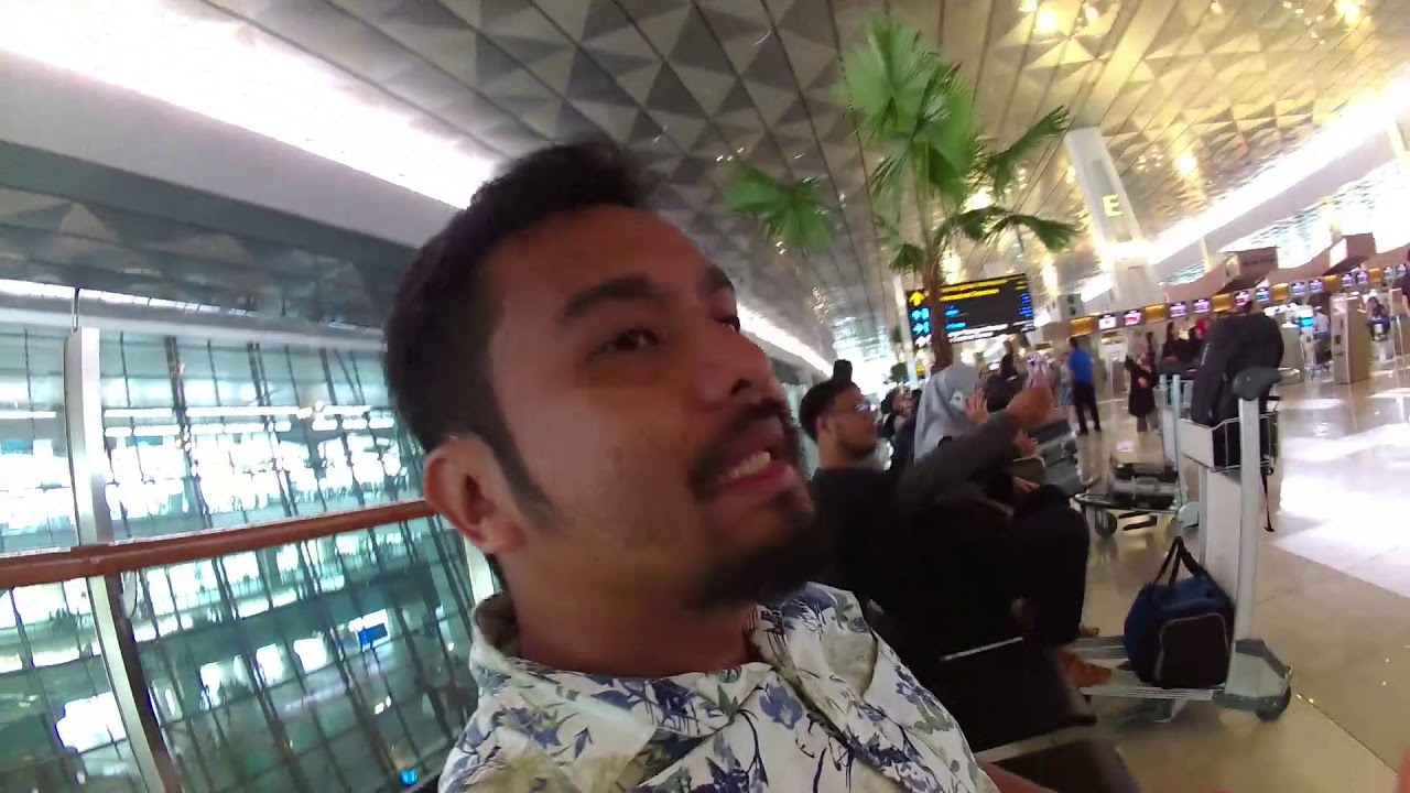 Check In Counter Garuda Indonesia Domestic dan Executive Lounge Garuda
