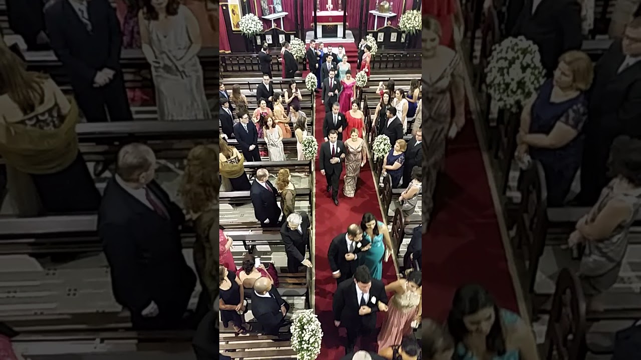 Dupla Carol e Hérlon cantando em cerimônia de casamento. Saída dos noivos a música"  Marry you " !