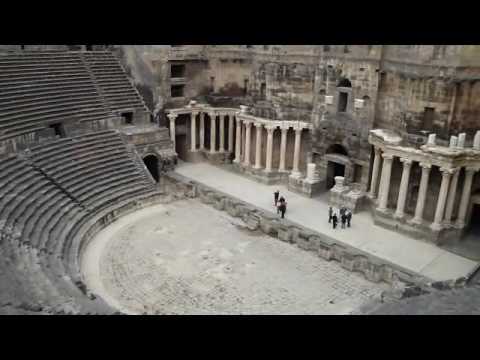 Le antiche cittÃ  di Shahba e Bosra nella parte meridionale della Siria, verso la Giordania. Costruite interamente in basalto offrono al visitatore un'immagine cupa che rende ancora piÃ¹ impressionanti le rovine. Il teatro di Bosra contenuto nello scrigno di una fortezza araba Ã¨ splendidamente conservato.