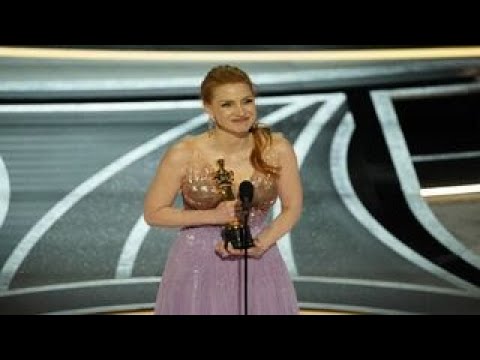 Videó: Jessica Chastain és Cameron Diaz nézik az Oscar -díjat