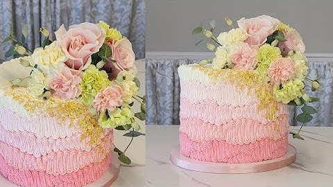 Wavy Textured Buttercream Ombre Cake |How I make my Blended Ombre Colors | Adding Food Safe Florals