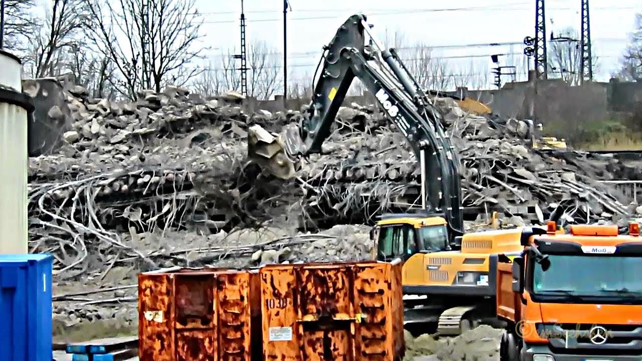 Emden Abbruch Eisenbahnbrcke Trogstrecke mit Volvo EC380DNL demolition ...