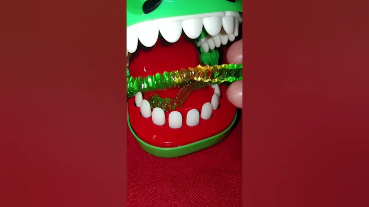 💥ANGRY CROCODILE DENTIST EATING GREEN GUMMY WORMS💥#asmr#asmrsounds#asmrvideo#shortvideo#shorts