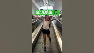 Was I embarrassed at the mall? It's just me🎤​⁠ #dosrosa I danced on the escalator @voidca @katlenof