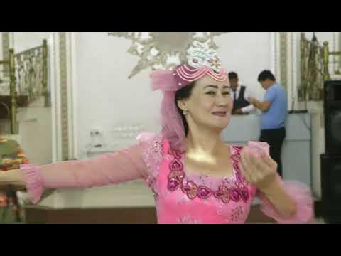 Erotik tabriklar Qizil sochli tombulni sikish