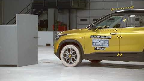2021 Kia Seltos driver side small overlap IIHS crash test