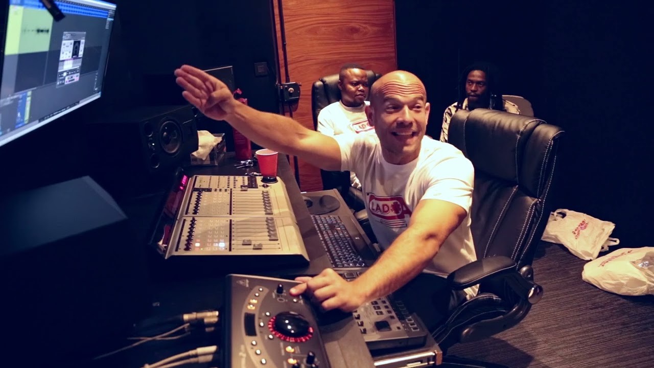 FORA DAS TROUSER - @LwBliggah  ft @BanderArtista  NO ESTUDIO