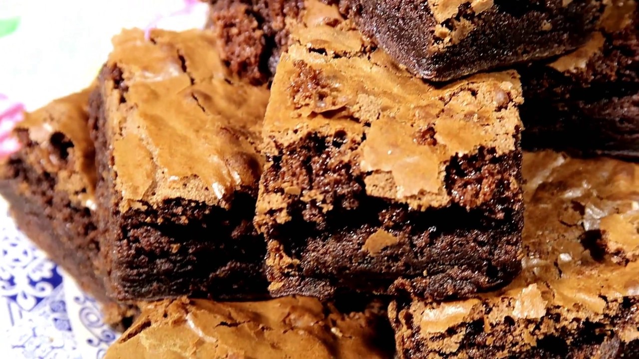 BROWNIE DE CHOCOLATE MACIO E MOLHADINHO