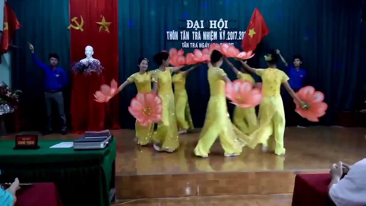 Múa Việt Nam ơi, mùa xuân đến rồi Thôn tân Trà, Bồng Khê, Con Cuông, Nghệ An