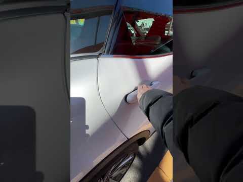 新型プリウスとクラウン 皆さんはどちらが好きですか トヨタカローラ徳島