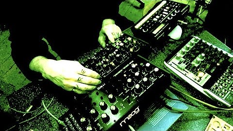 my first MOOG DFAM & Subharmonicon techno jam session
