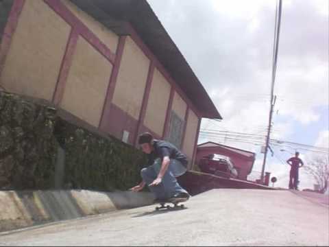 Steve Skateboarding Alajuela