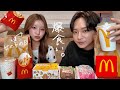 【爆食】彼氏のイメチェンに気づかない彼女と、新作マック食べながら近況報告会。
