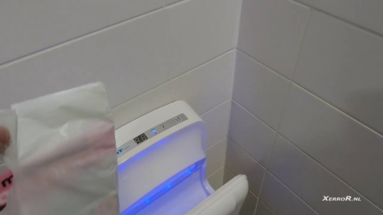 Strange bag holder in hospital toilet [ Fun with Sony Xperia XZ ] XerroR