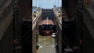 How Do Giant Ships Cross Continents? 🤯 Panama Canal Explained.